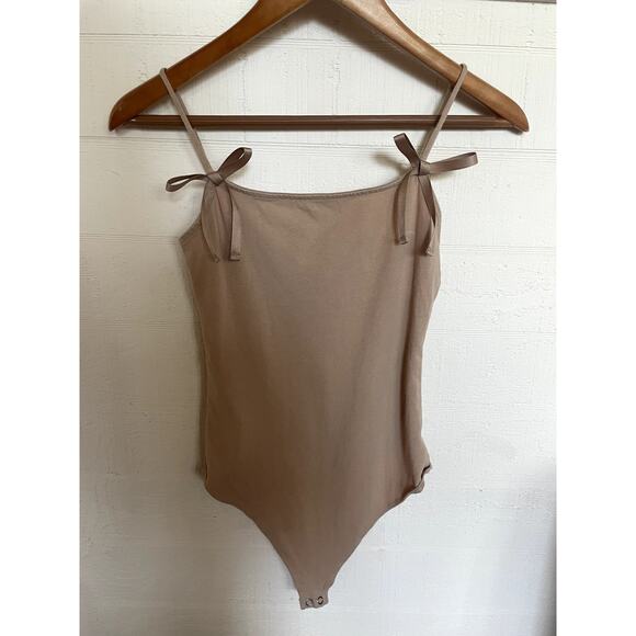 AMERICAN EAGLE Bow Strap Bodysuit Beige Size Small S Spaghetti Cami Tank Top - Picture 2 of 6